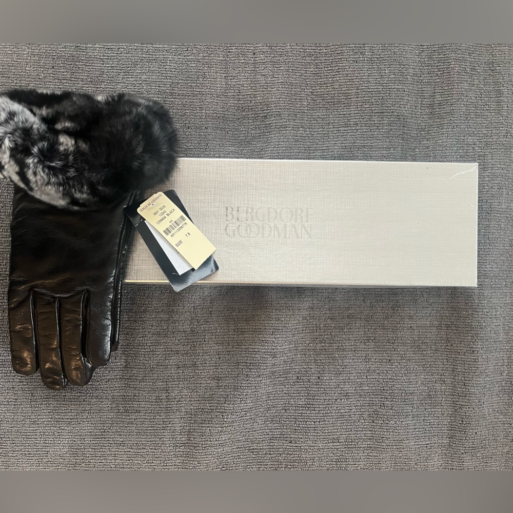 Bergdorf Goodman Leather Gloves with Fur Trim